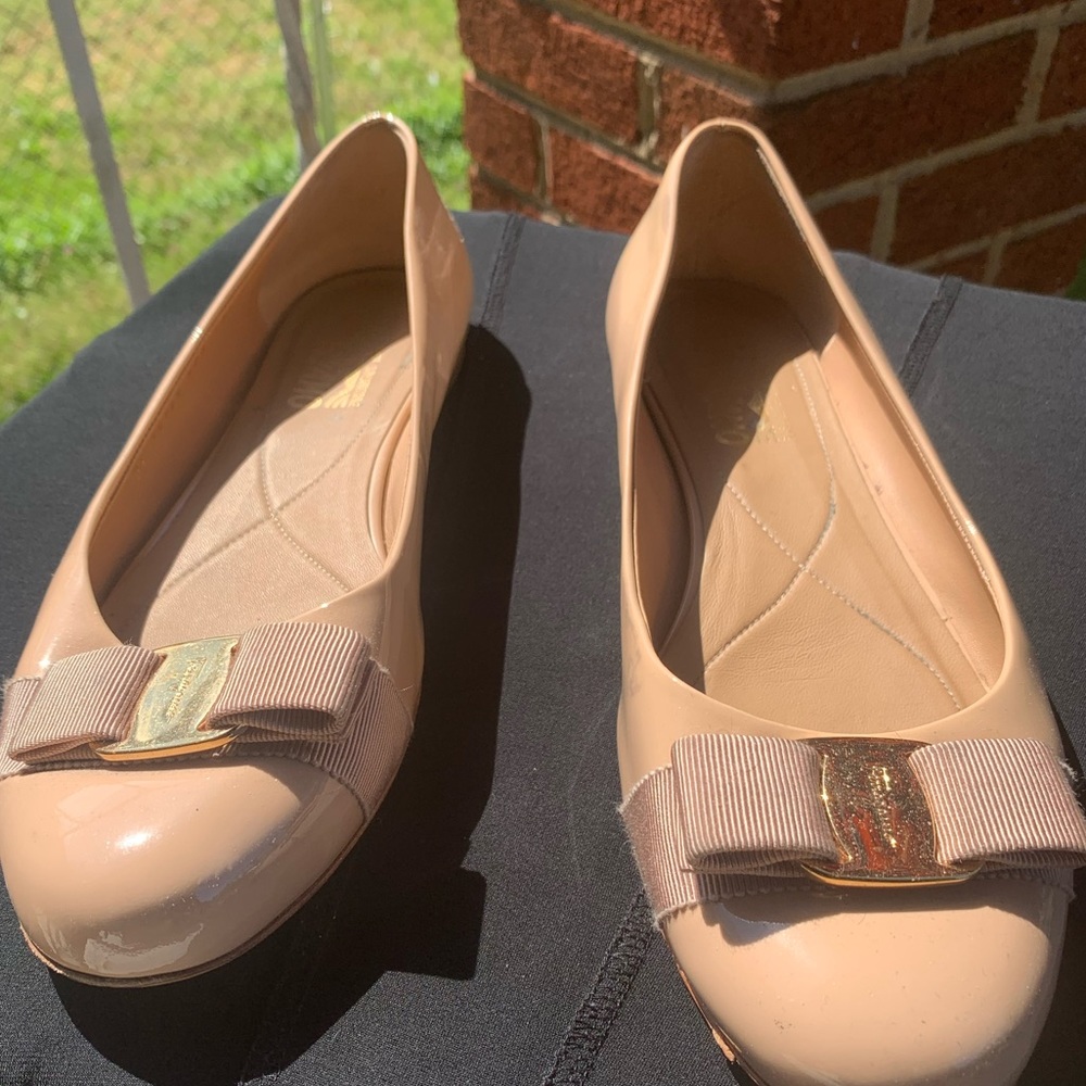 Ferragamo Flats. Neutral 9.5C